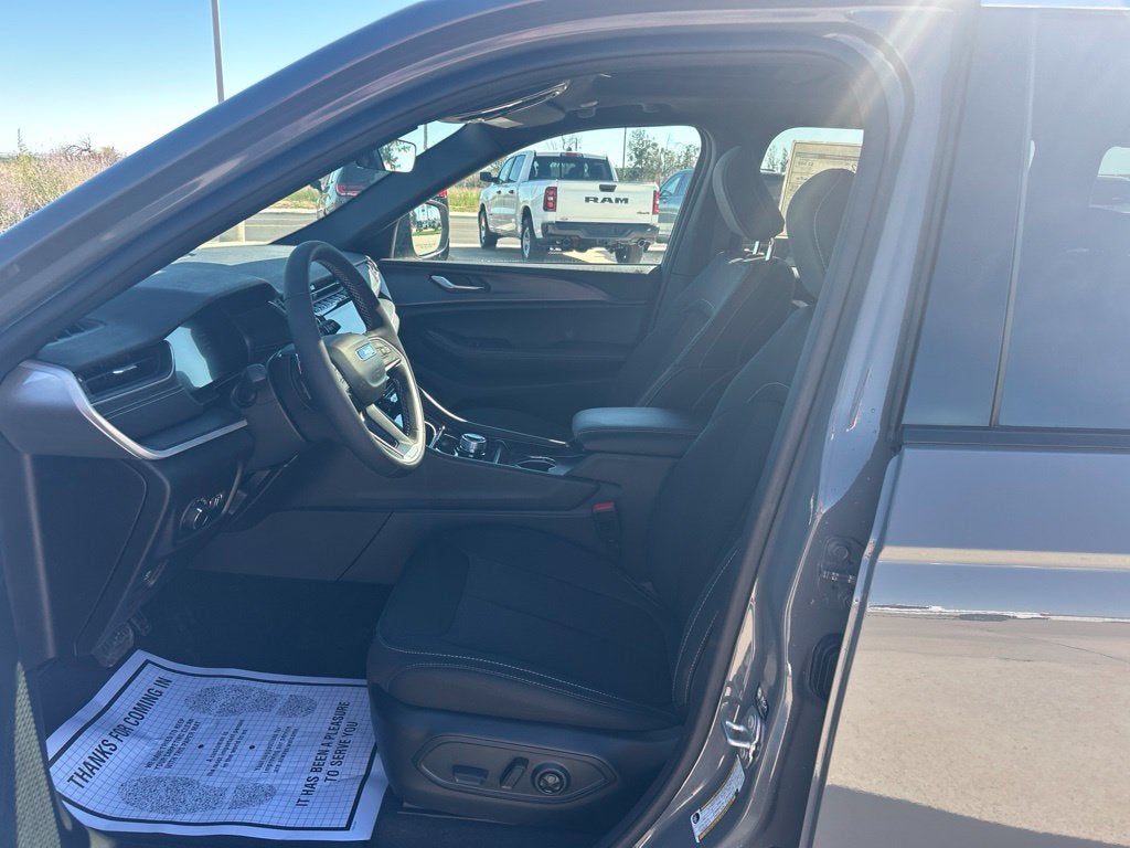 2027 Jeep Grand Cherokee Laredo X