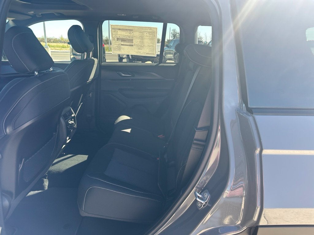 2027 Jeep Grand Cherokee Laredo X