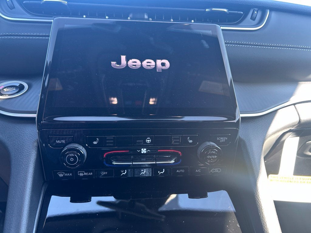2027 Jeep Grand Cherokee Laredo X
