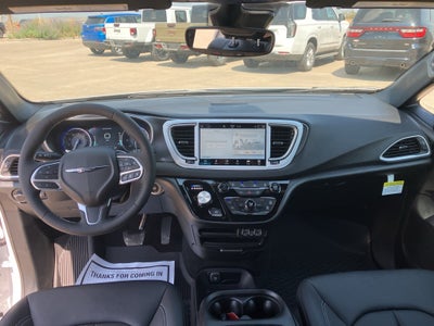 2025 Chrysler Voyager LX