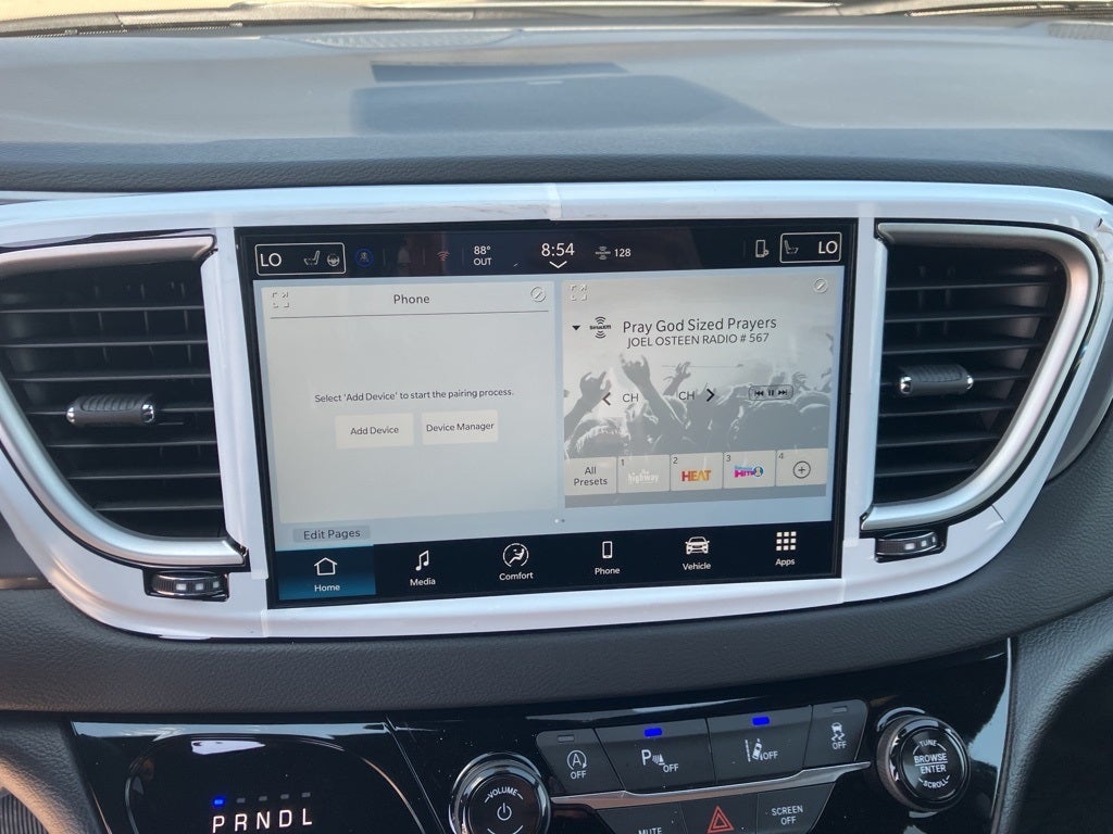 2025 Chrysler Voyager LX