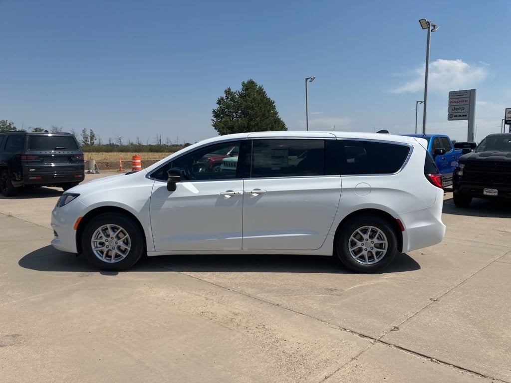 2025 Chrysler Voyager LX