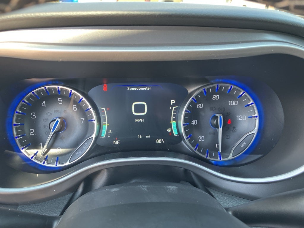 2025 Chrysler Voyager LX