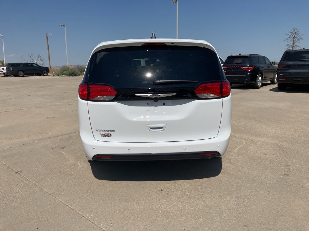 2025 Chrysler Voyager LX